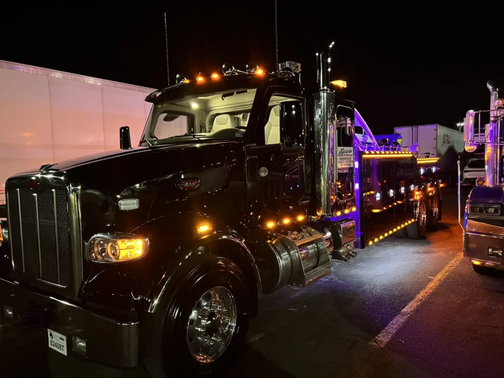 Sports Towing large tow truck for heavy duty.